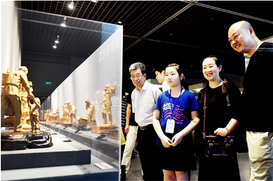 木里乾坤大 吴尧辉木雕艺术精品展在省博举行